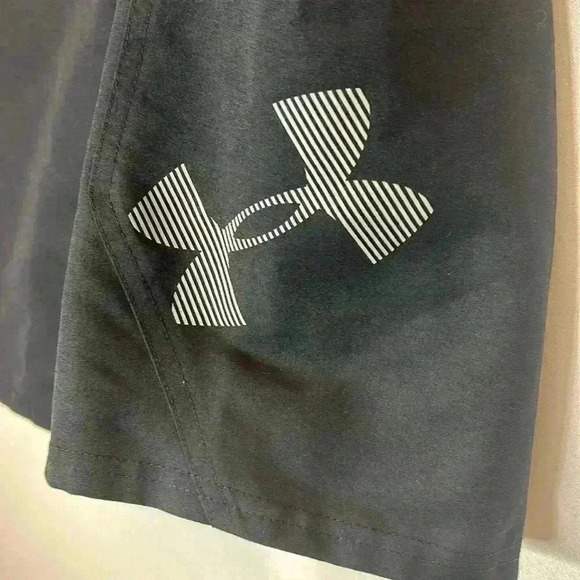 Under Armour Men's Swim Trunks Size 32 Pool Beach Shorts Vacation Athlete Summer - Picture 4 of 6
